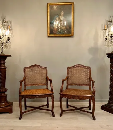 Paire De Fauteuils d'Epoque Regence Fond De Canne Vers 1730
