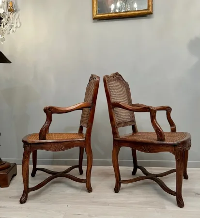Paire De Fauteuils d'Epoque Regence Fond De Canne Vers 1730