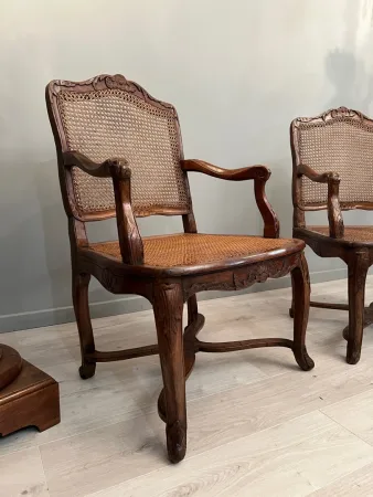 Paire De Fauteuils d'Epoque Regence Fond De Canne Vers 1730