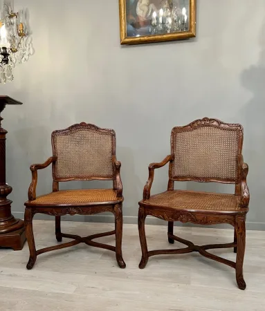 Paire De Fauteuils d'Epoque Regence Fond De Canne Vers 1730
