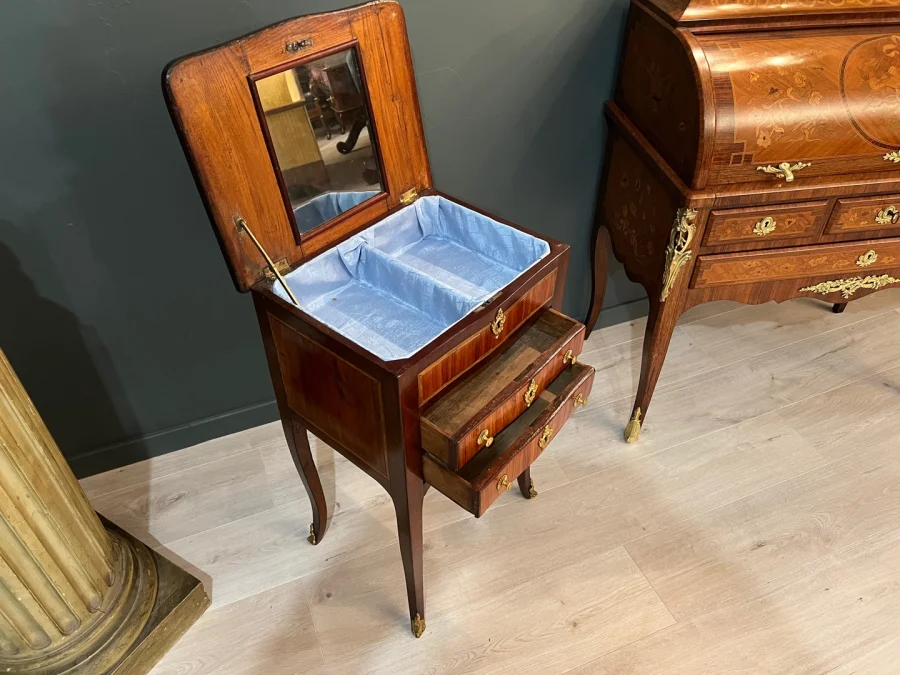 Table Chiffonnière En Marqueterie d'Epoque Louis XV