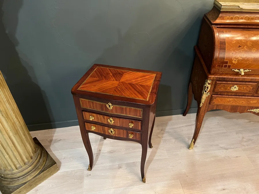 Table Chiffonnière En Marqueterie d'Epoque Louis XV