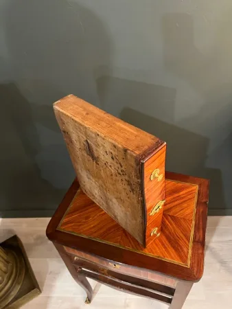 Table Chiffonnière En Marqueterie d'Epoque Louis XV