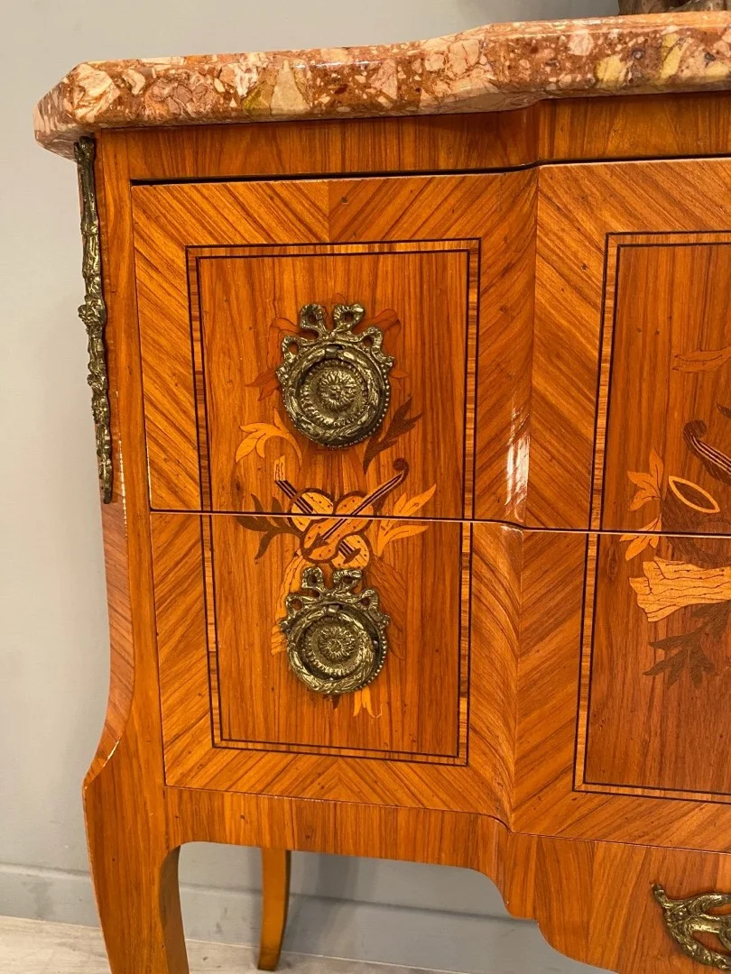 Commode Sauteuse Transition Louis XV  Louis XVI  En Marqueterie Aux Attributs de Musique