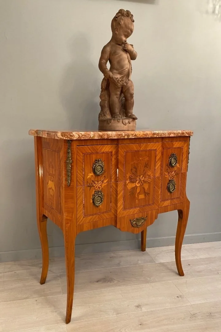 Commode Sauteuse Transition Louis XV  Louis XVI  En Marqueterie Aux Attributs de Musique