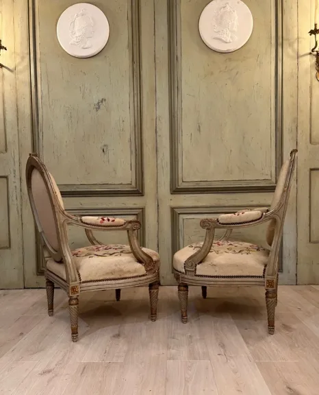 Importante Et Large Paire De Fauteuils De Style Louis XVI Epoque XIXeme Vers 1860