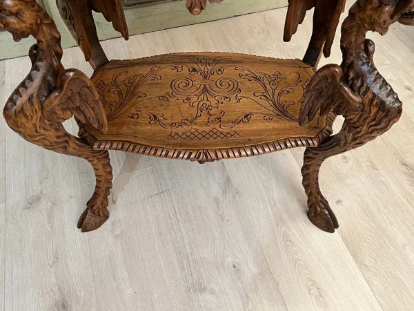 Dans Le Gout De Gabriel Viardot, Table En Noyer Japonisante Fin XIXeme