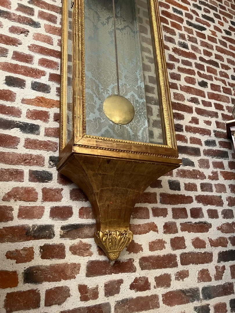 Importante Horloge Murale d'Epoque Louis XVI En Bois Dore Vers 1780