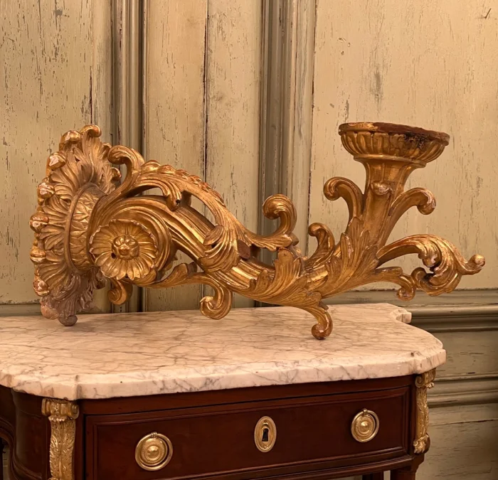 Importante Paire d'Appliques En Bois Dore De Style Louis XV Epoque XIXeme (p:65.5 cm)