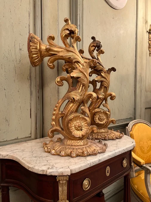 Importante Paire d'Appliques En Bois Dore De Style Louis XV Epoque XIXeme (p:65.5 cm)