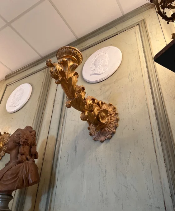 Importante Paire d'Appliques En Bois Dore De Style Louis XV Epoque XIXeme (p:65.5 cm)