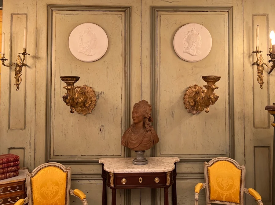 Importante Paire d'Appliques En Bois Dore De Style Louis XV Epoque XIXeme (p:65.5 cm)