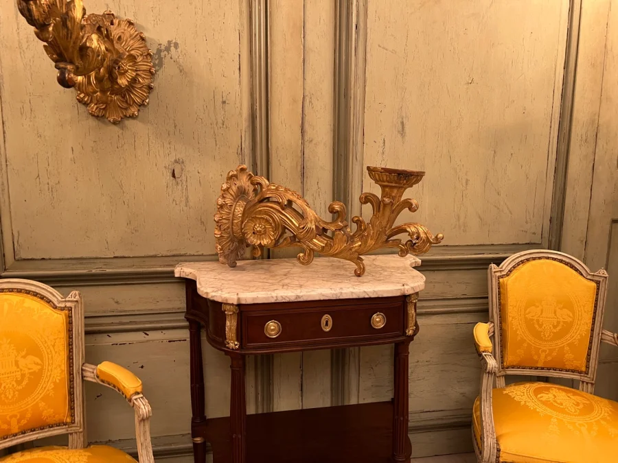 Importante Paire d'Appliques En Bois Dore De Style Louis XV Epoque XIXeme (p:65.5 cm)