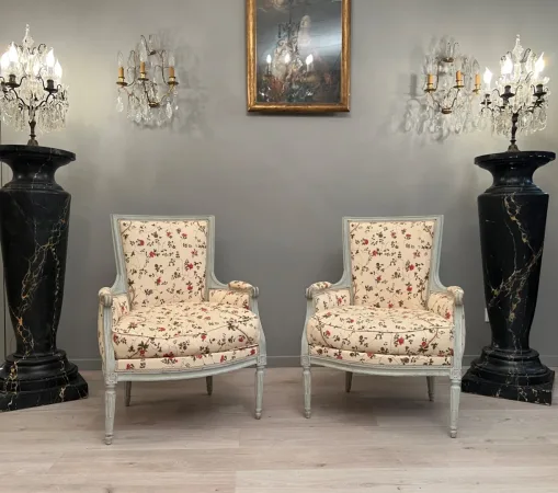 Large Paire De Bergères d'Epoque Louis XVI En Bois Laque Vers 1780