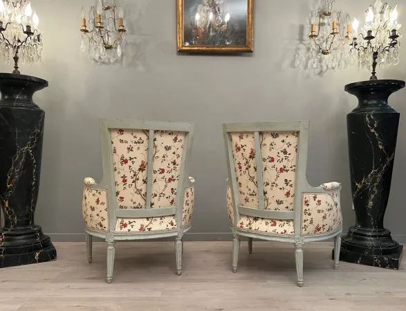 Large Paire De Bergères d'Epoque Louis XVI En Bois Laque Vers 1780