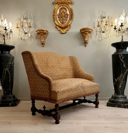 Rare Petite Banquette En Noyer d'Epoque Louis XIII XVIIème