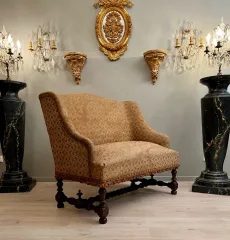 Rare Petite Banquette En Noyer d'Epoque Louis XIII XVIIème