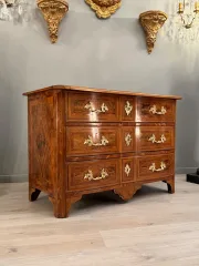 Commode En Marqueterie A Facade Galbée d'Epoque Louis XIV
