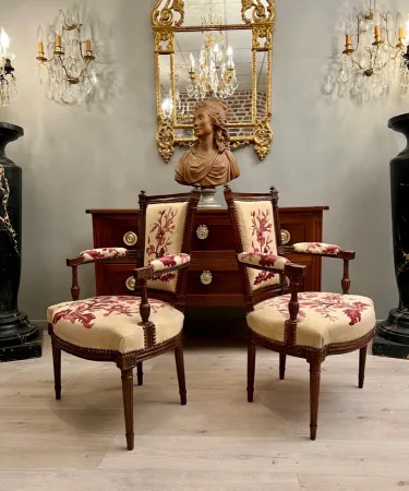 Paire De Fauteuils Cabriolets En Noyer d'Epoque Louis XVI Vers 1780