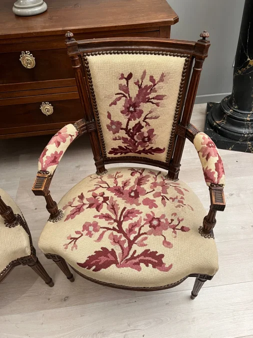 Paire De Fauteuils Cabriolets En Noyer d'Epoque Louis XVI Vers 1780