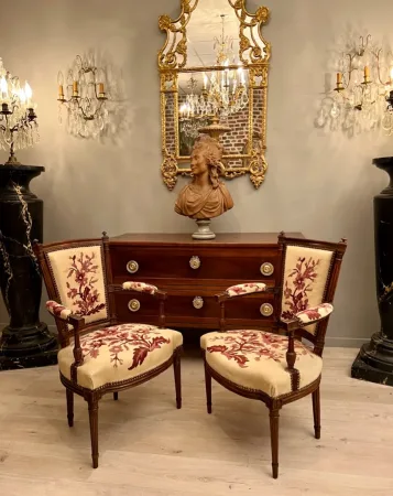 Paire De Fauteuils Cabriolets En Noyer d'Epoque Louis XVI Vers 1780