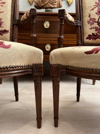 Paire De Fauteuils Cabriolets En Noyer d'Epoque Louis XVI Vers 1780