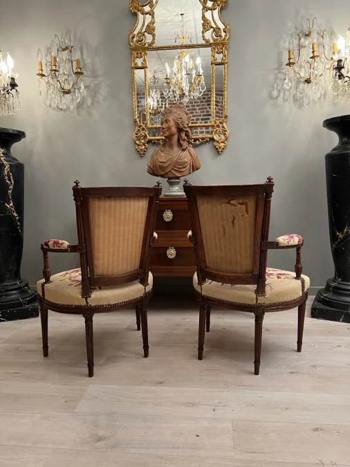 Paire De Fauteuils Cabriolets En Noyer d'Epoque Louis XVI Vers 1780