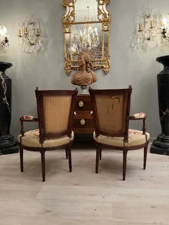Paire De Fauteuils Cabriolets En Noyer d'Epoque Louis XVI Vers 1780