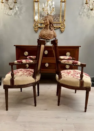 Paire De Fauteuils Cabriolets En Noyer d'Epoque Louis XVI Vers 1780