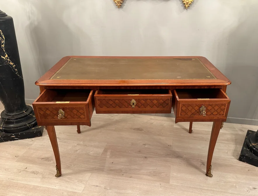 Bureau Plat En Marqueterie De Style Transition Louis XV Louis XVI Epoque Fin XIXeme