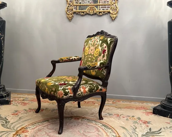 Large Fauteuil A Dossier Plat d'Epoque Régence Debut XVIIIème