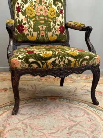 Large Fauteuil A Dossier Plat d'Epoque Régence Debut XVIIIème