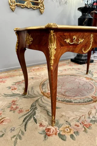 Maurice Rinck, Bureau Plat De Style Louis XV En Marqueterie Bronze Dore Vers 1900 Estampillé