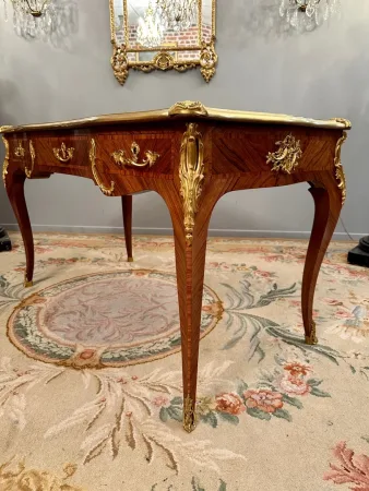 Maurice Rinck, Bureau Plat De Style Louis XV En Marqueterie Bronze Dore Vers 1900 Estampillé