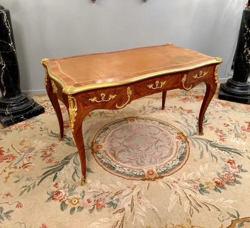 Maurice Rinck, Bureau Plat De Style Louis XV En Marqueterie Bronze Dore Vers 1900 Estampillé