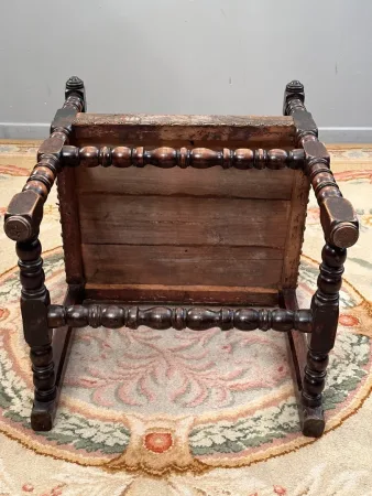 Chaise A Bras Cuir De Cordoue d'Epoque Louis XIII XVIIeme