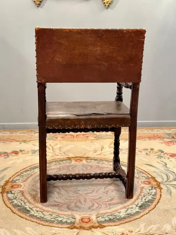Chaise A Bras Cuir De Cordoue d'Epoque Louis XIII XVIIeme