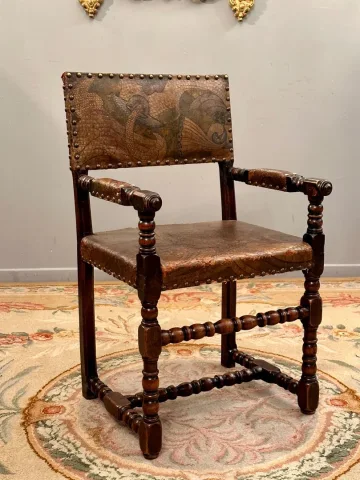 Chaise A Bras Cuir De Cordoue d'Epoque Louis XIII XVIIeme