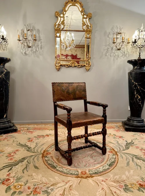 Chaise A Bras Cuir De Cordoue d'Epoque Louis XIII XVIIeme