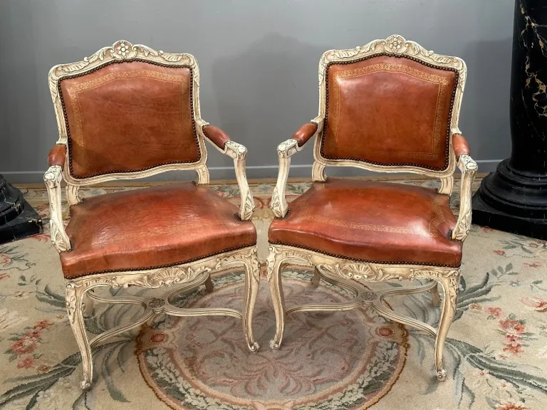 Paire De Fauteuils En Bois Laqué De Style Régence Epoque XIXème