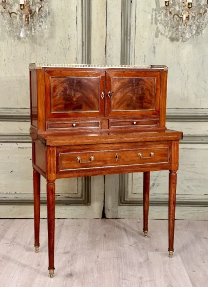 Bureau Bonheur Du Jour En Acajou d'Epoque Louis XVI Vers 1780