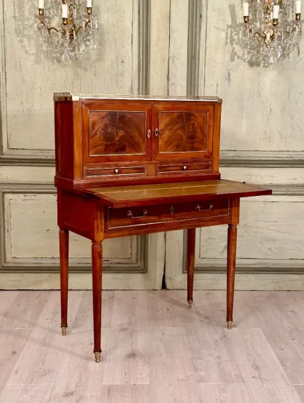 Bureau Bonheur Du Jour En Acajou d'Epoque Louis XVI Vers 1780