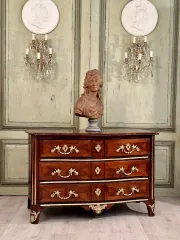 Commode Galbée d'Epoque Régence XVIIIème Vers 1730