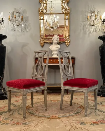Paire De Chaises d'Epoque Louis XVI En Bois Laqué Vers 1770