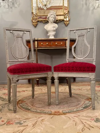Paire De Chaises d'Epoque Louis XVI En Bois Laqué Vers 1770