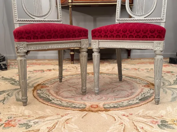 Paire De Chaises d'Epoque Louis XVI En Bois Laqué Vers 1770