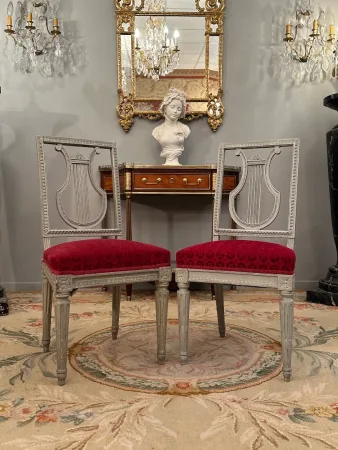 Paire De Chaises d'Epoque Louis XVI En Bois Laqué Vers 1770