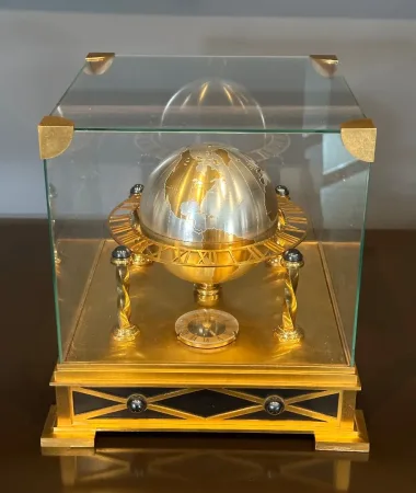 Hour Lavigne, Pendulette De Table Globe Terrestre En Bronze