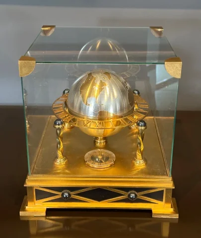 Hour Lavigne, Pendulette De Table Globe Terrestre En Bronze