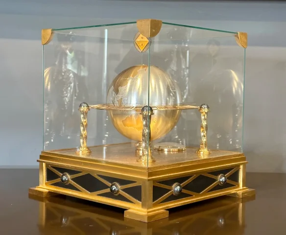 Hour Lavigne, Pendulette De Table Globe Terrestre En Bronze